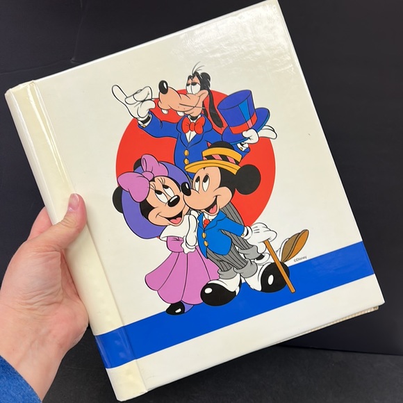 Vintage Disney photo album with 30 pages.Made in Canada - Picture 2 of 6